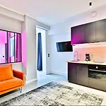Stylish 2-Bedroom Loft In The Heart Of Paris With Air Conditioning