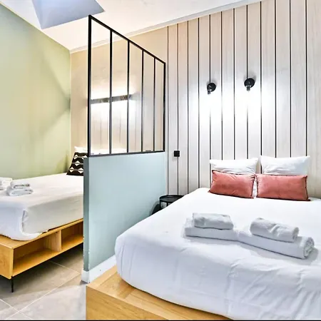 Stylish 2-bedroom Loft In The Heart Of With Air Conditioning