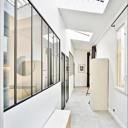 Stylish 2-bedroom Loft In The Heart Of With Air Conditioning *