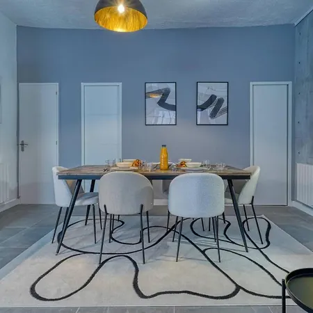Apartment Stylish 2-bedroom Loft In The Heart Of With Air Conditioning