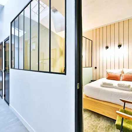 Apartment Stylish 2-bedroom Loft In The Heart Of With Air Conditioning *