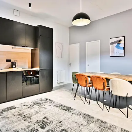 Stylish 2-bedroom Loft In The Heart Of With Air Conditioning Apartment *
