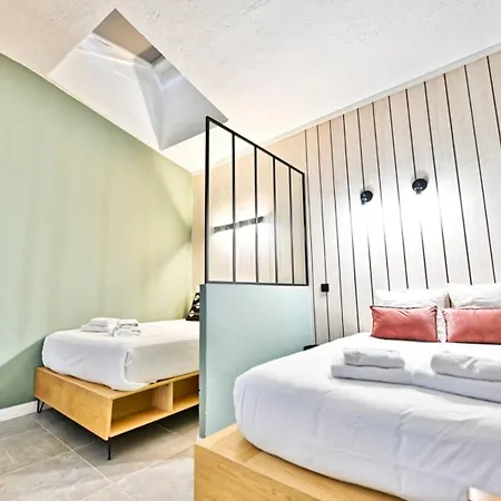 Stylish 2-bedroom Loft In The Heart Of With Air Conditioning