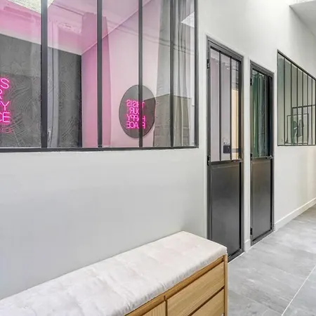 Stylish 2-bedroom Loft In The Heart Of With Air Conditioning *