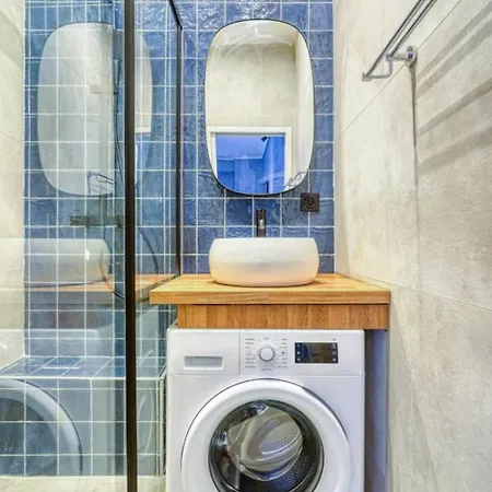 Stylish 2-bedroom Loft In The Heart Of With Air Conditioning