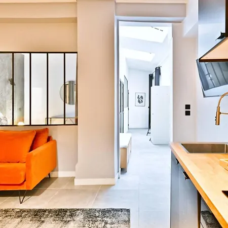 Stylish 2-bedroom Loft In The Heart Of With Air Conditioning