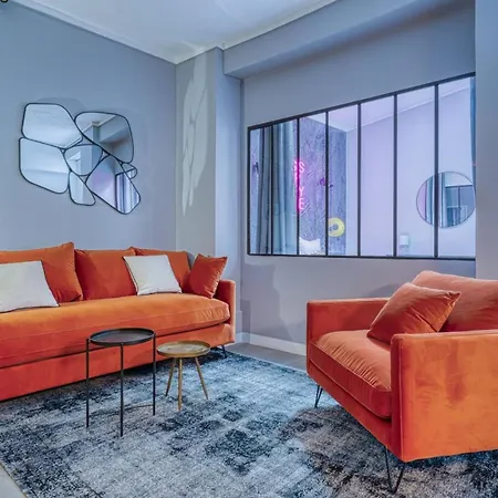 Stylish 2-bedroom Loft In The Heart Of With Air Conditioning