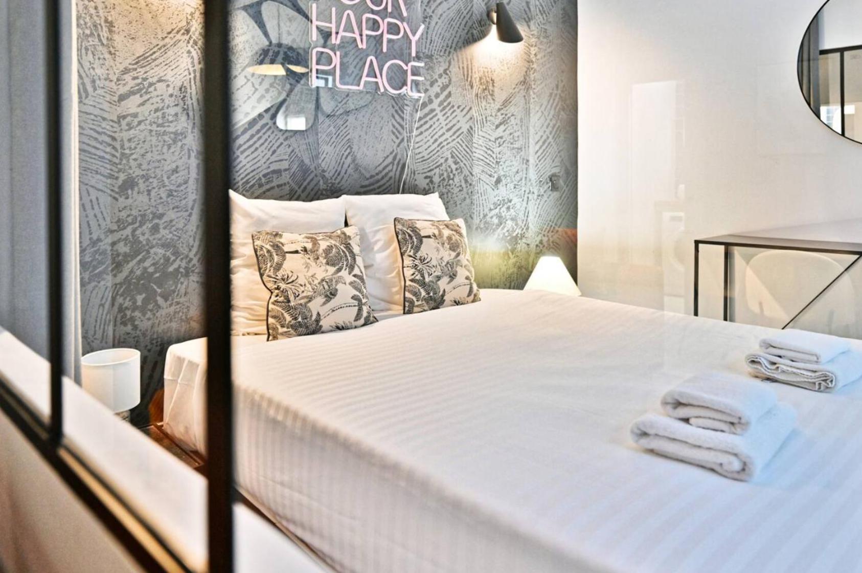 Stylish 2-bedroom Loft In The Heart Of With Air Conditioning *